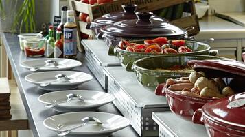 Café da manhã com buffet todos os dias mediante uma taxa