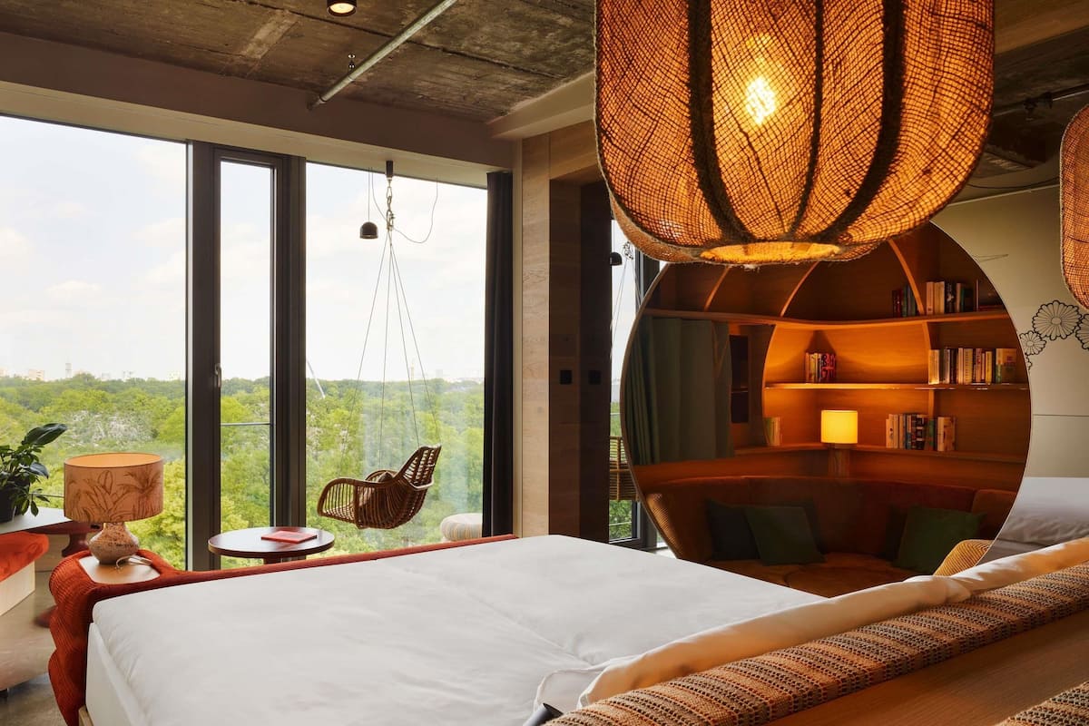 Extra Large Jungle | Premium bedding, down comforters, minibar, in-room safe