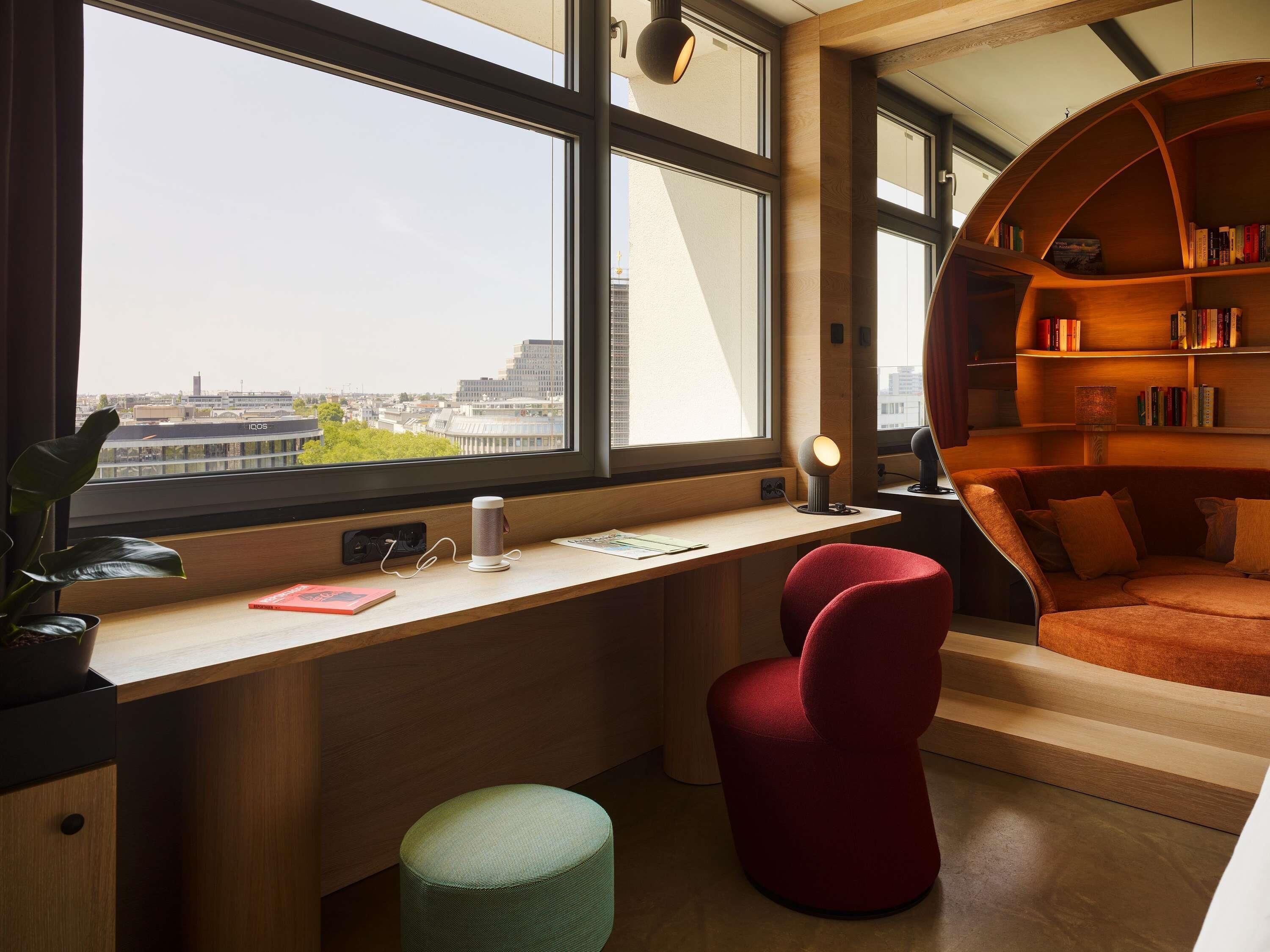 extra large urban | premium bedding, down duvets, minibar, in-room safe