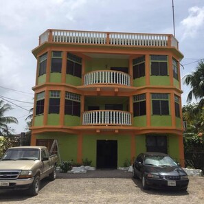 Fachada de la propiedad