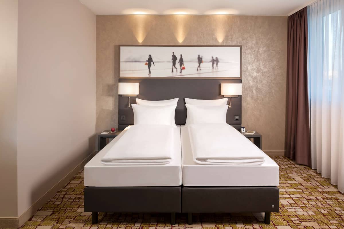 1 bedroom, in-room safe, desk, free cots/infant beds