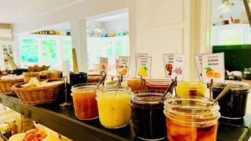 Free daily buffet breakfast
