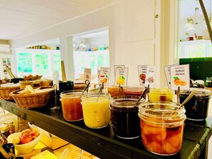 Free daily buffet breakfast  - Hotel Skovly (Ronne)