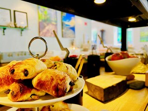Free daily buffet breakfast - Hotel Skovly (Ronne)