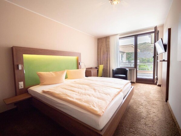 Double Room, Non Smoking, Courtyard View | Premium bedding, minibar, desk, soundproofing - Hotel Villa Am Rhein (Andernach)