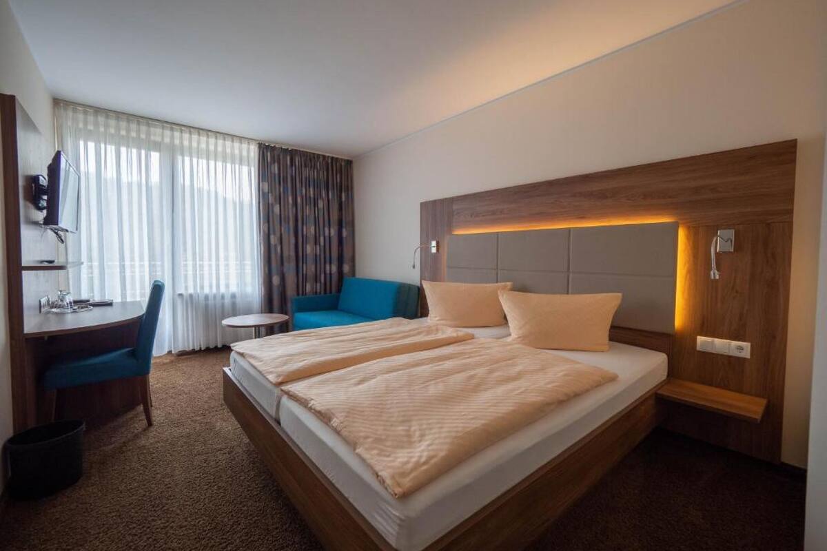 double room, non smoking, courtyard view | 1 bedroom, premium bedding, minibar, desk
