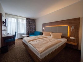 Quarto casal, para não fumantes, vista para o pátio | Roupas de cama premium, frigobar, escrivaninha, quartos à prova de som