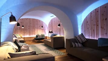Sauna, baño de vapor, tratamientos corporales y aromaterapia
