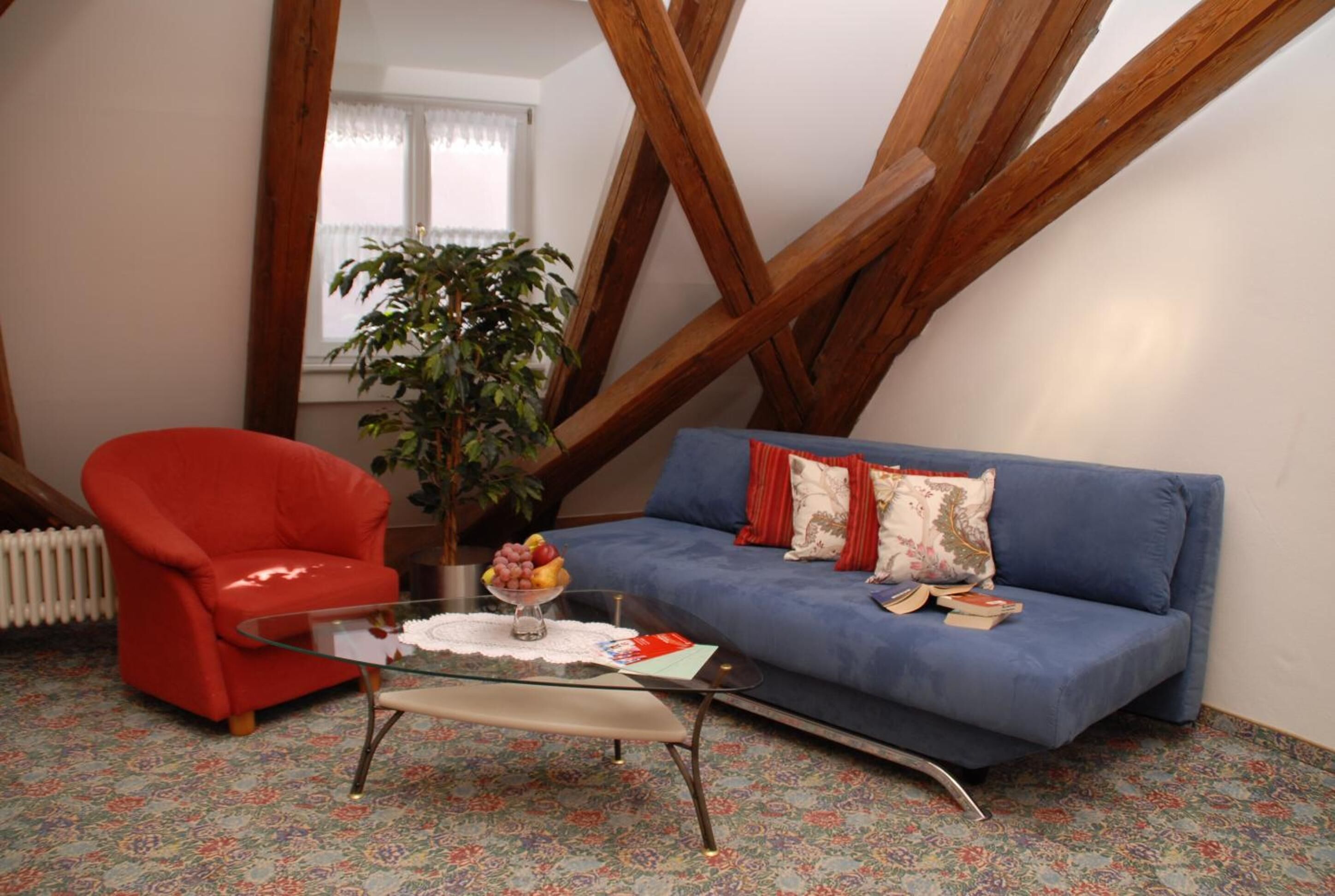 Comfort dubbelrum - icke-rökare | Allergitestade sängkläder, duntäcken och värdeförvaringsskåp på rummet