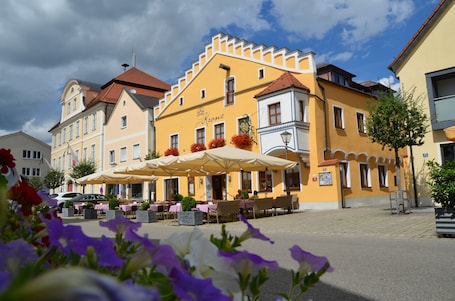 Exterior. Hotel zur Krone