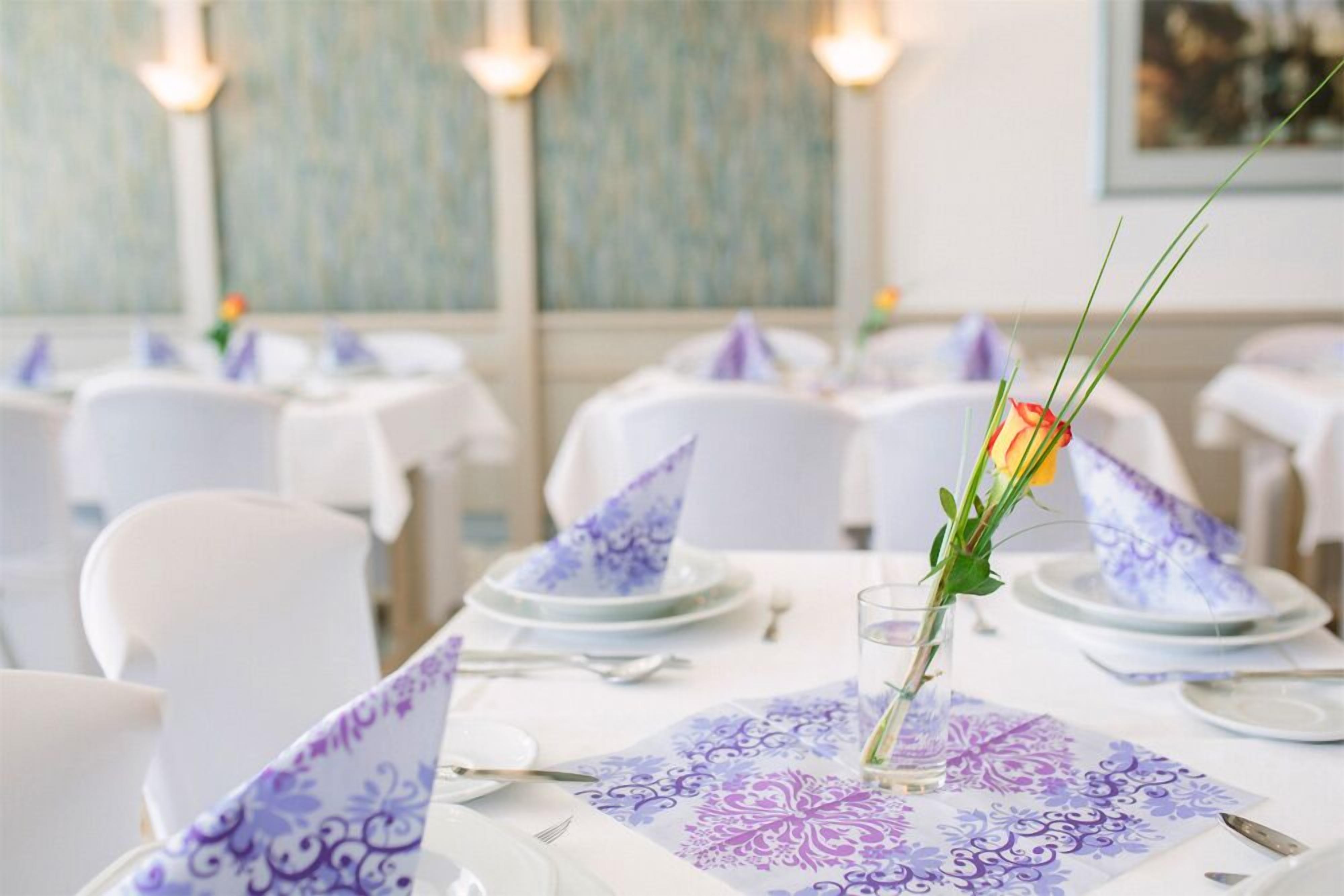 2 Restaurants, Mittagessen, Abendessen, indische Küche