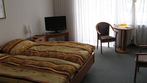 Kamar Double Standar