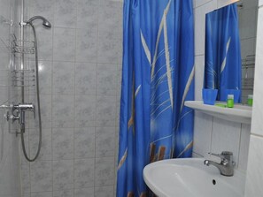Double Room, Ensuite (Einfaches Doppelzimmer) | Bathroom - Pension Bella Vista (Bochum)