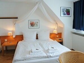 Double Room, Ensuite (Einfaches Doppelzimmer) | 1 bedroom - Pension Bella Vista (Bochum)