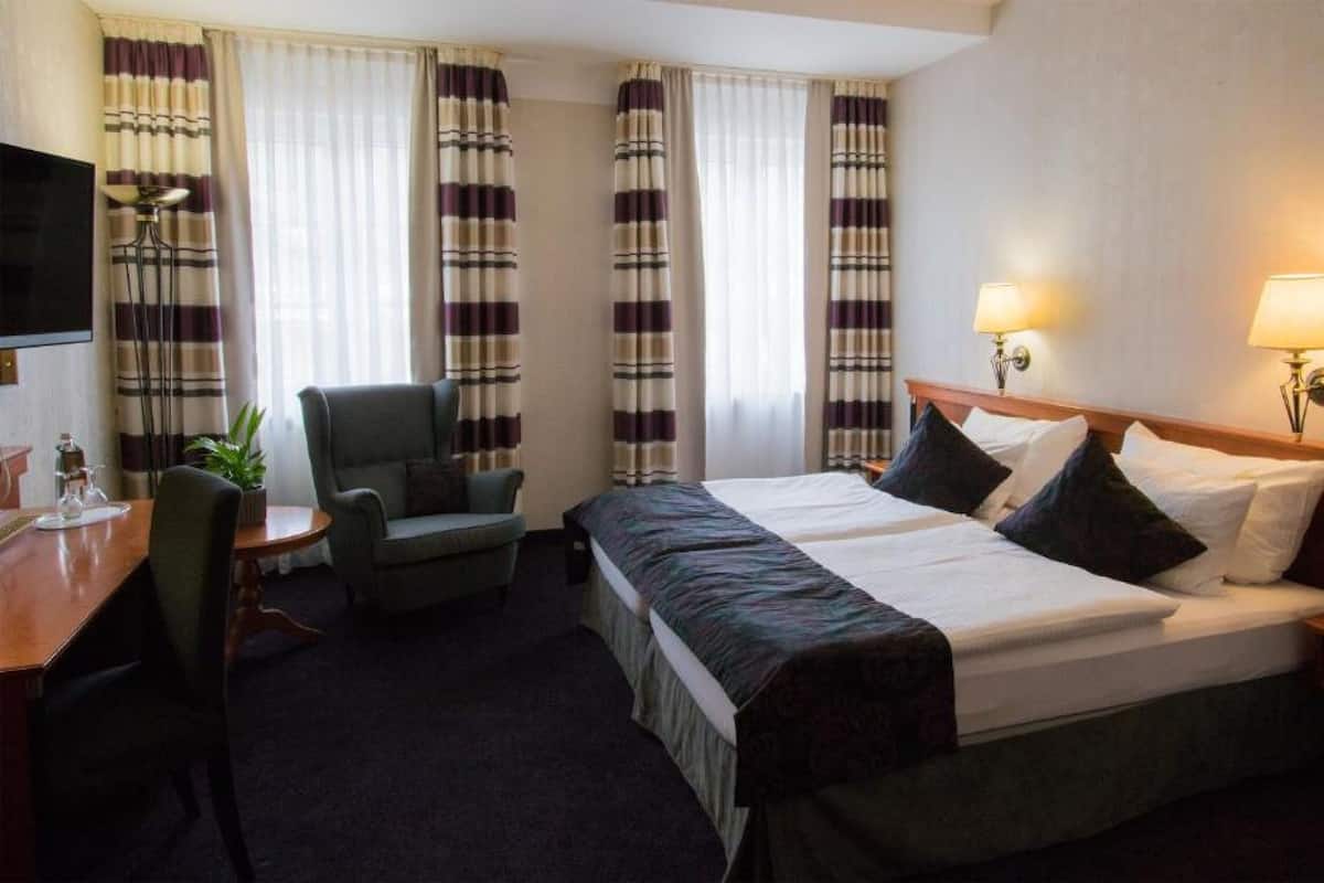Klassieke tweepersoonskamer, 1 tweepersoonsbed, uitzicht op rivier | Hypoallergeen beddengoed, een minibar, een kluis op de kamer, een bureau