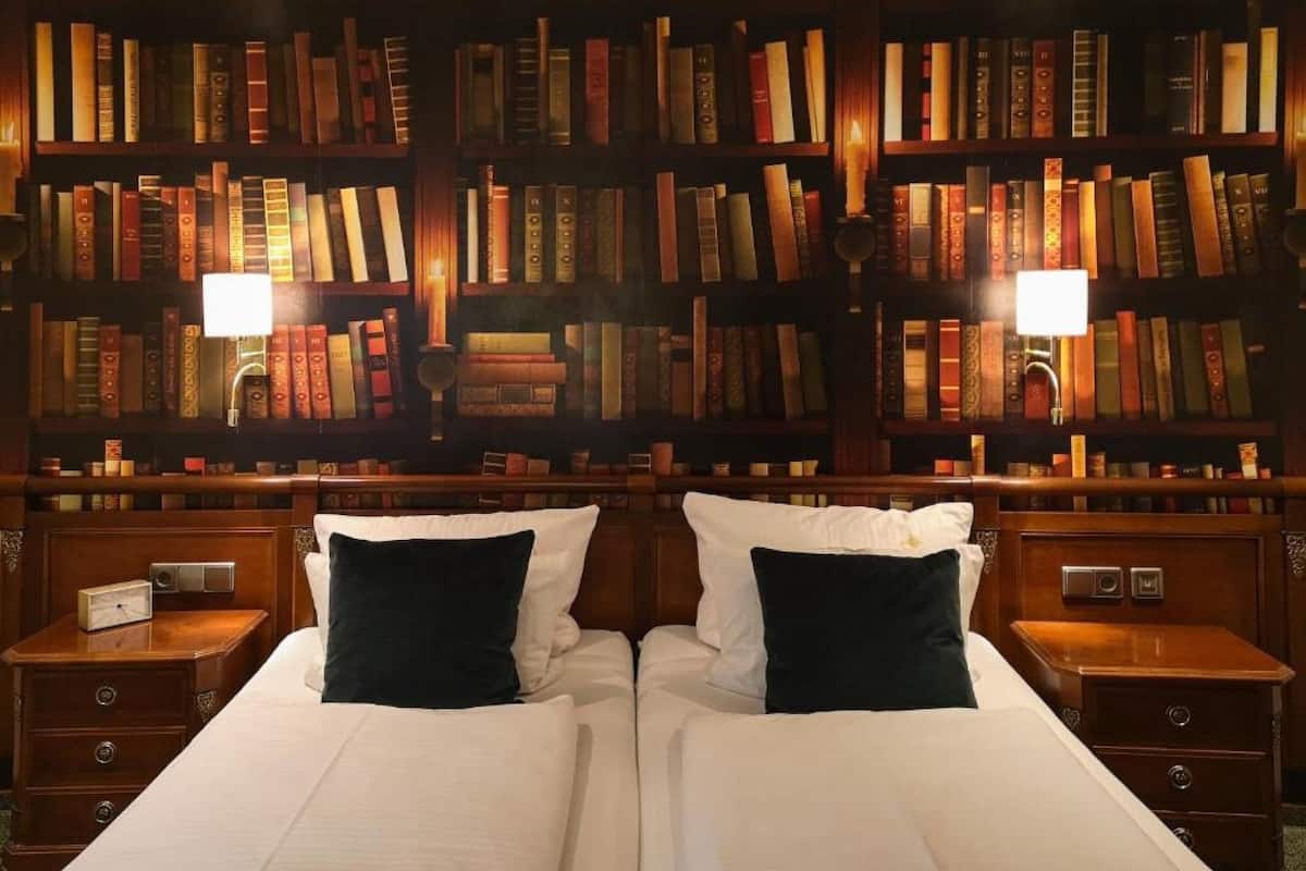 classic double room, 1 king bed, city view | hypo-allergenic bedding, minibar, in-room safe, desk