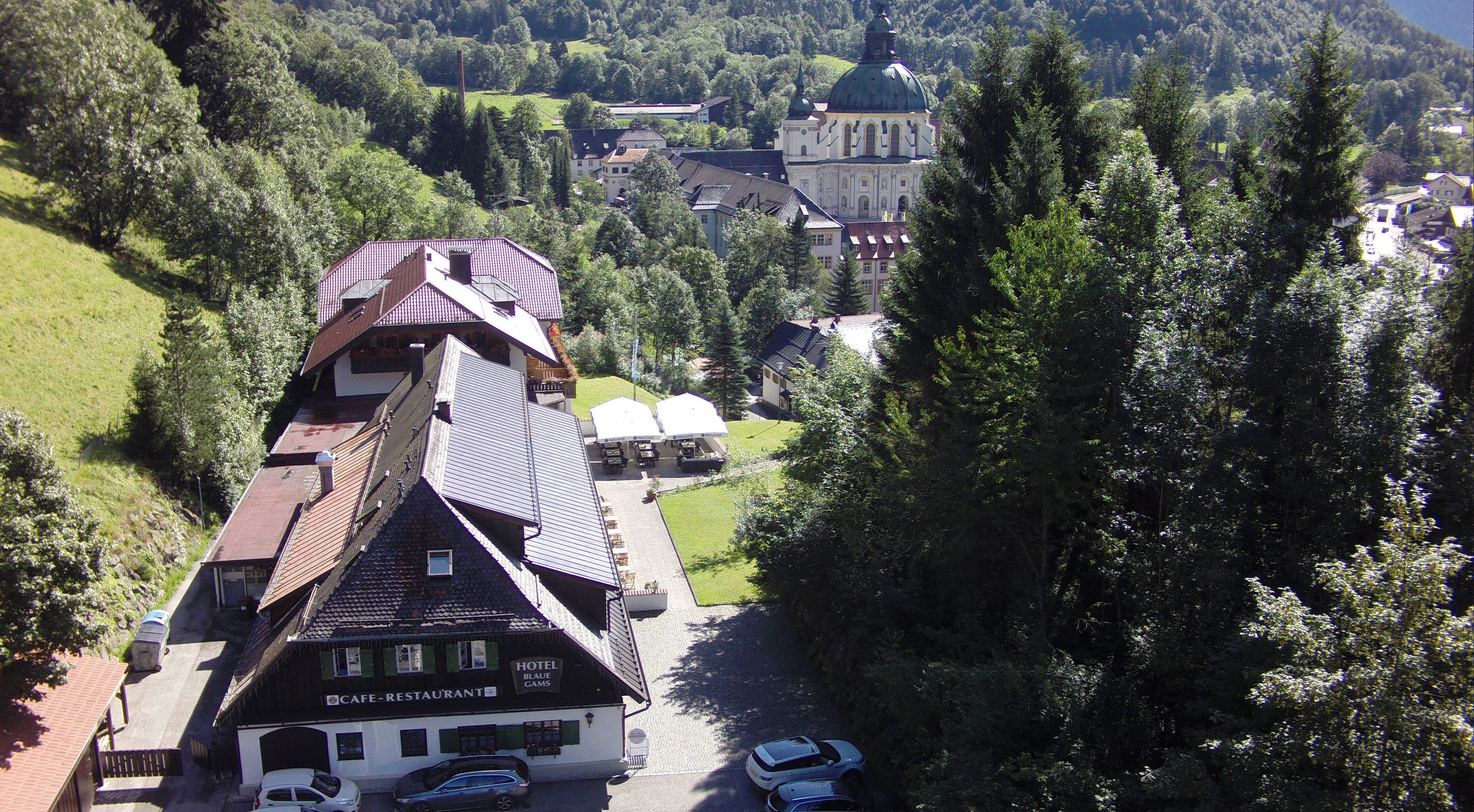 A hotel with a sloped roof, a cafe, and a restaurant.
