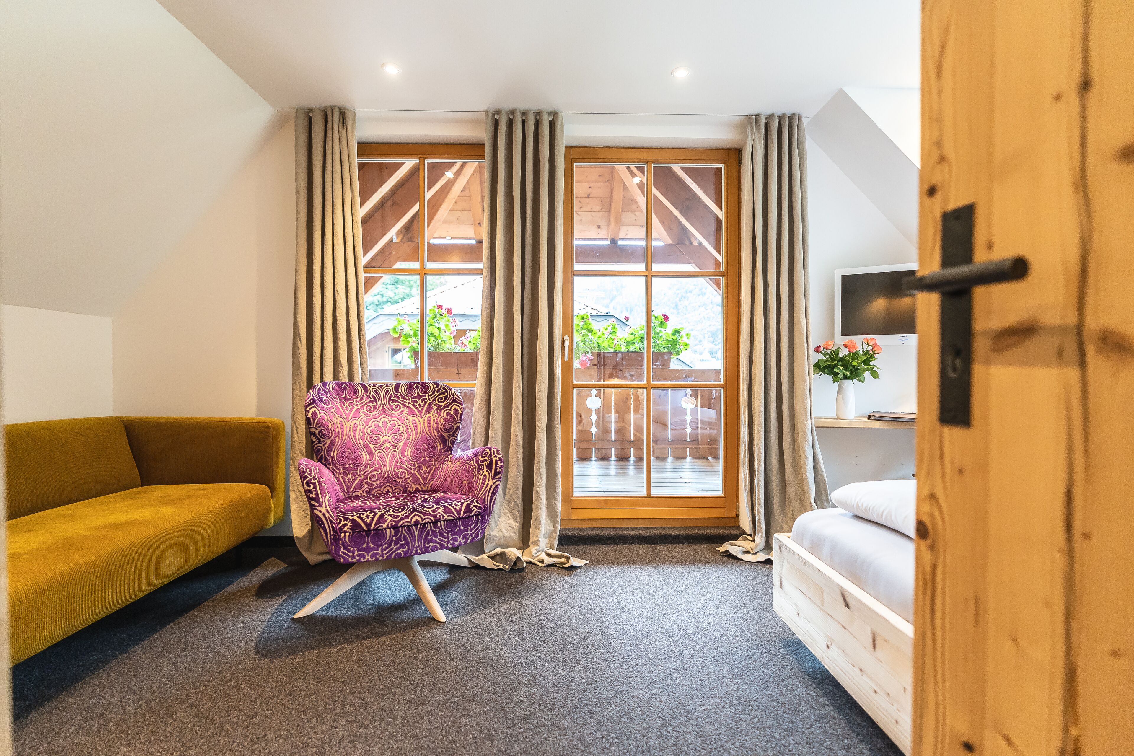 family room | living area | tv