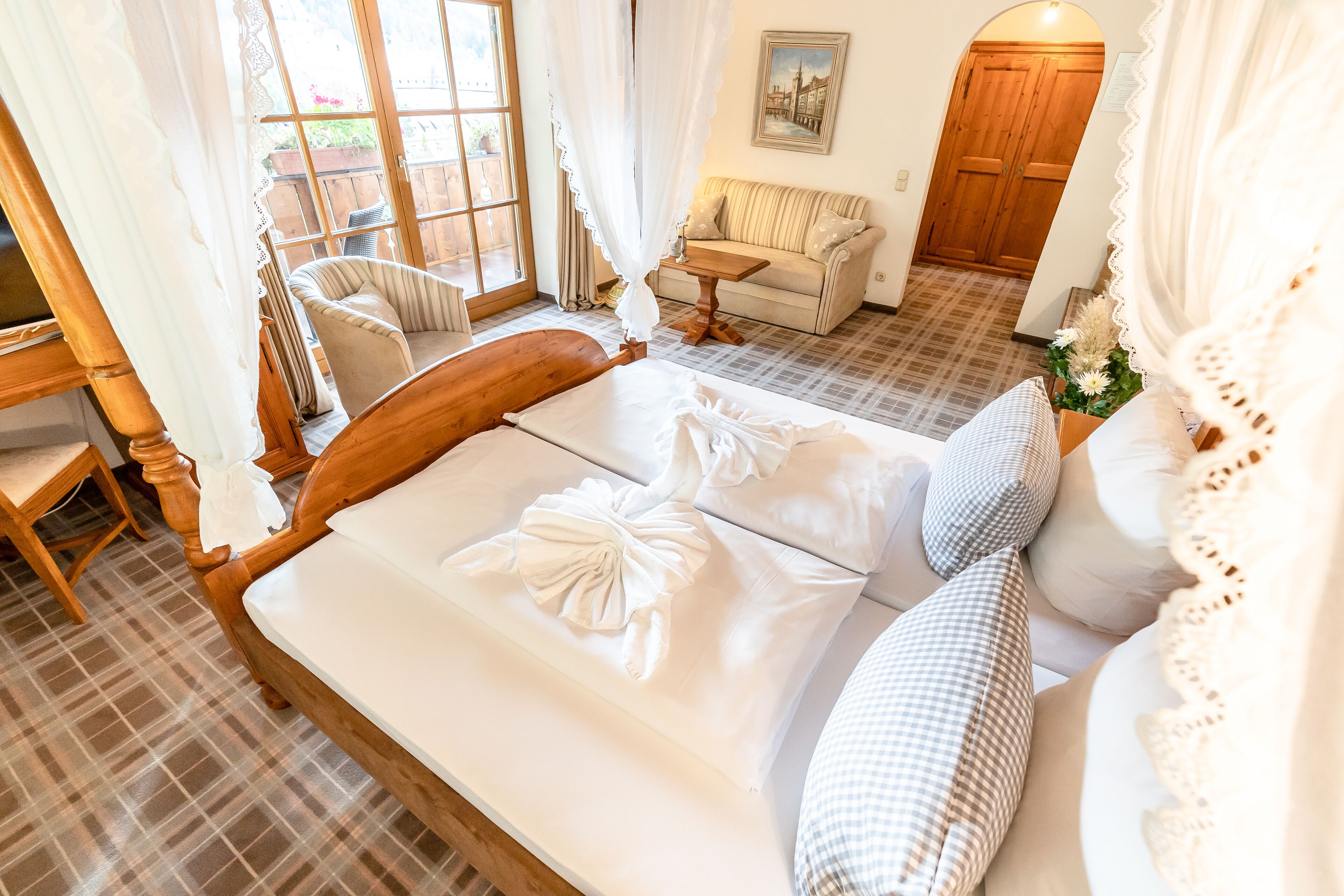 1 bedroom, hypo-allergenic bedding, minibar, in-room safe