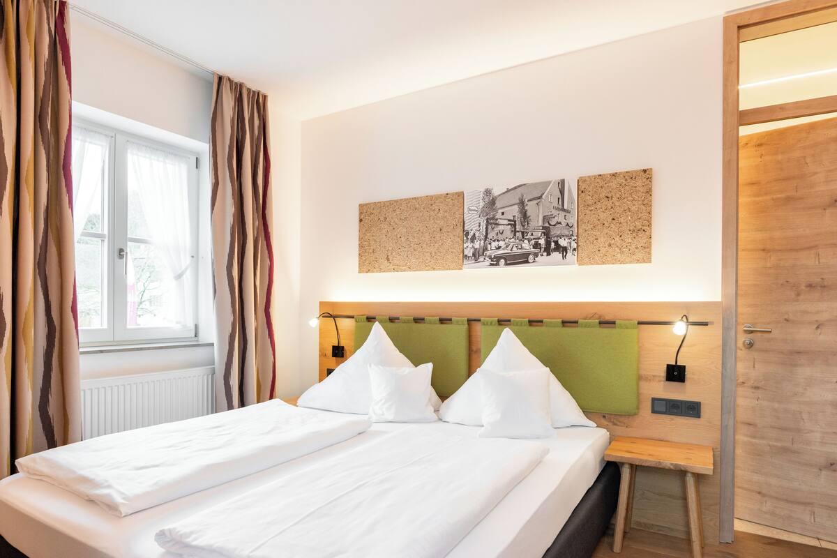 1 bedroom, individually furnished, desk, bed sheets