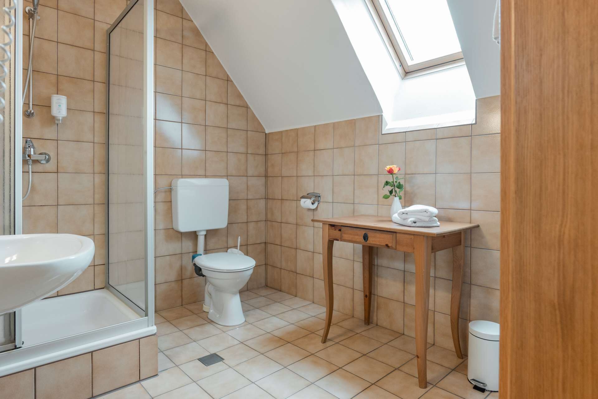 double room (mühlbach) | bathroom | shower, eco-friendly toiletries, hair dryer, towels