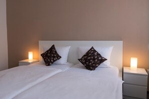 Schreibtisch, Bügeleisen/Bügelbrett, Babybetten, kostenloses WLAN