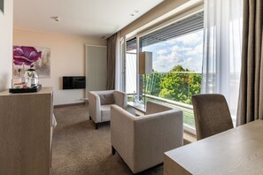 Hypo-allergenic bedding, in-room safe, individually decorated