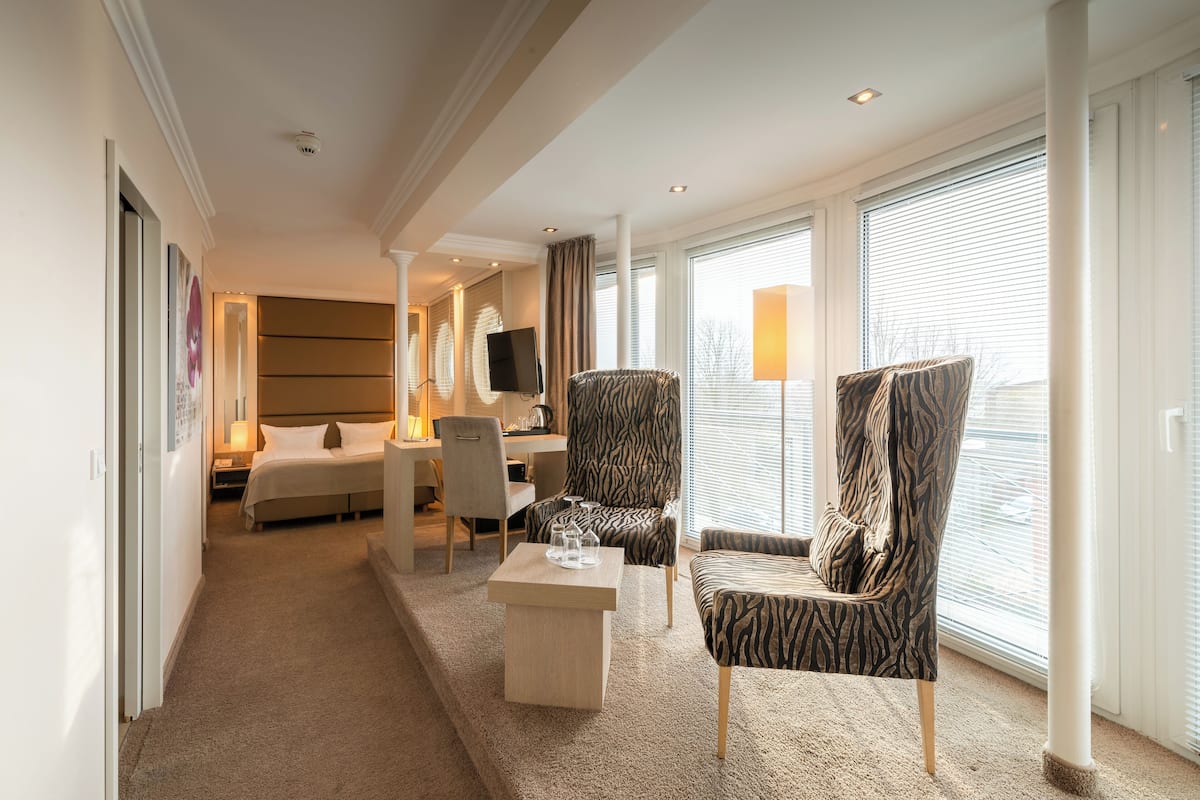 1 bedroom, hypo-allergenic bedding, in-room safe, individually decorated