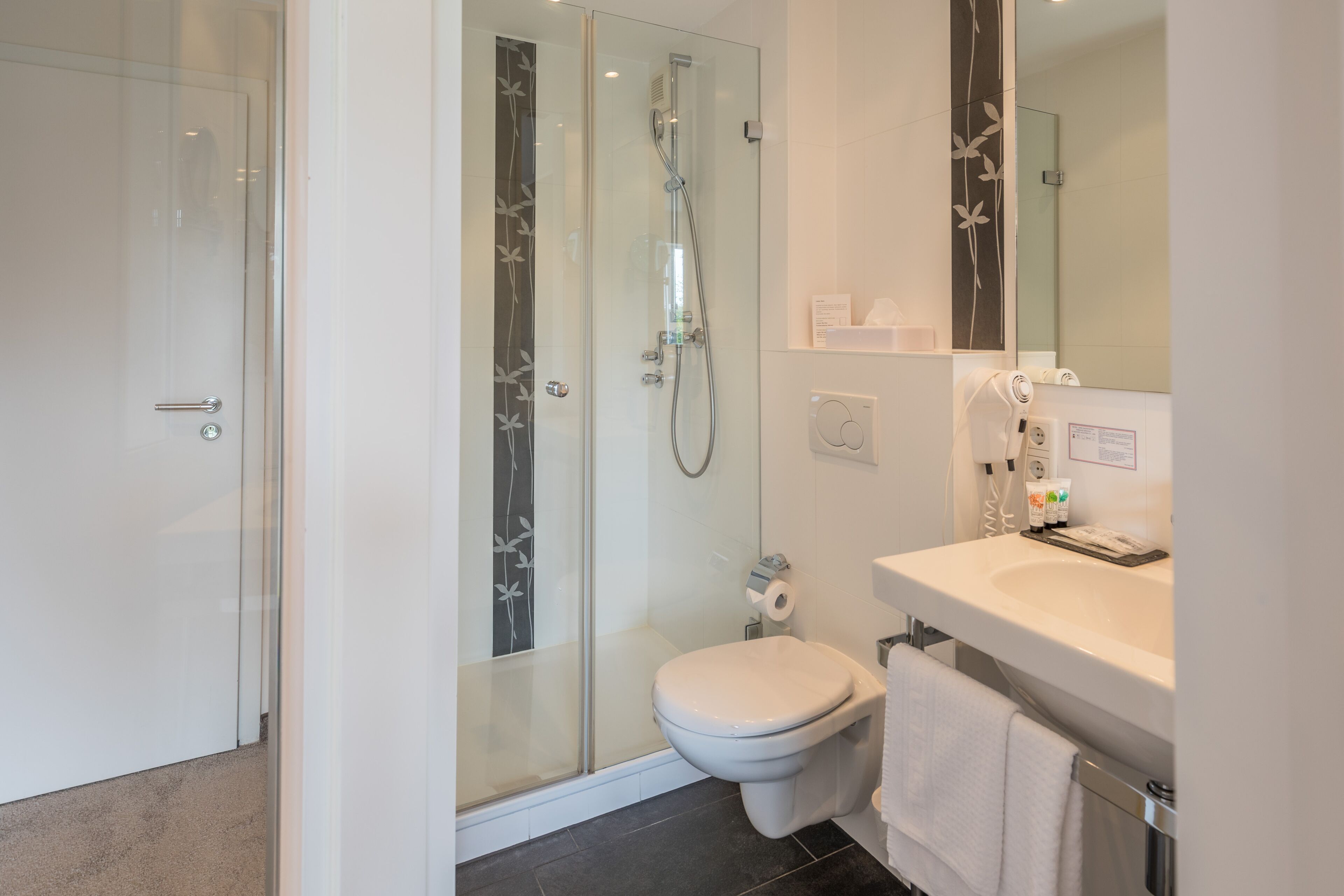 single room with balcony "for one+" | bathroom | shower, free toiletries, hair dryer, towels