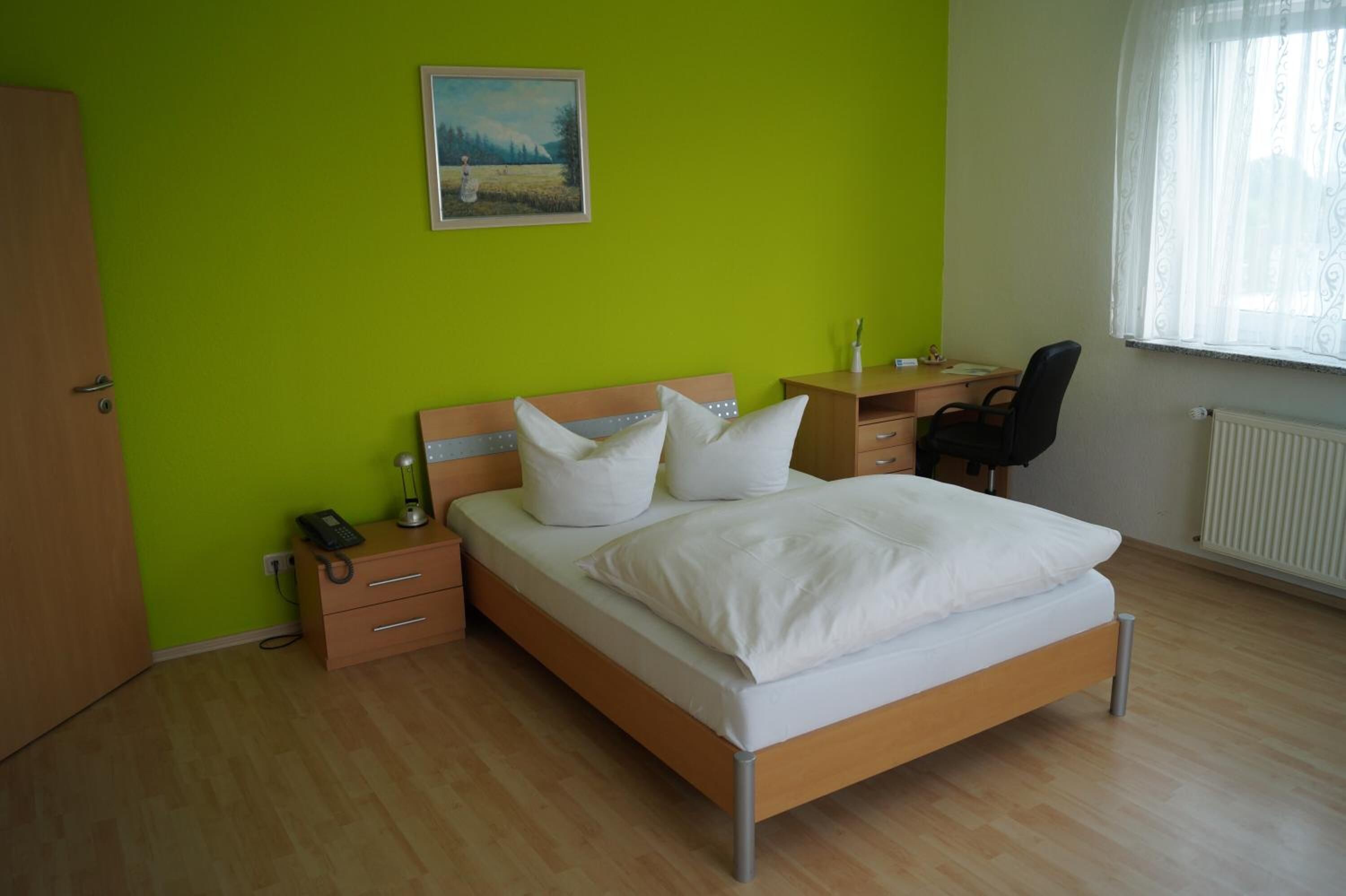 Schreibtisch, Bügeleisen/Bügelbrett, Babybetten, kostenloses WLAN