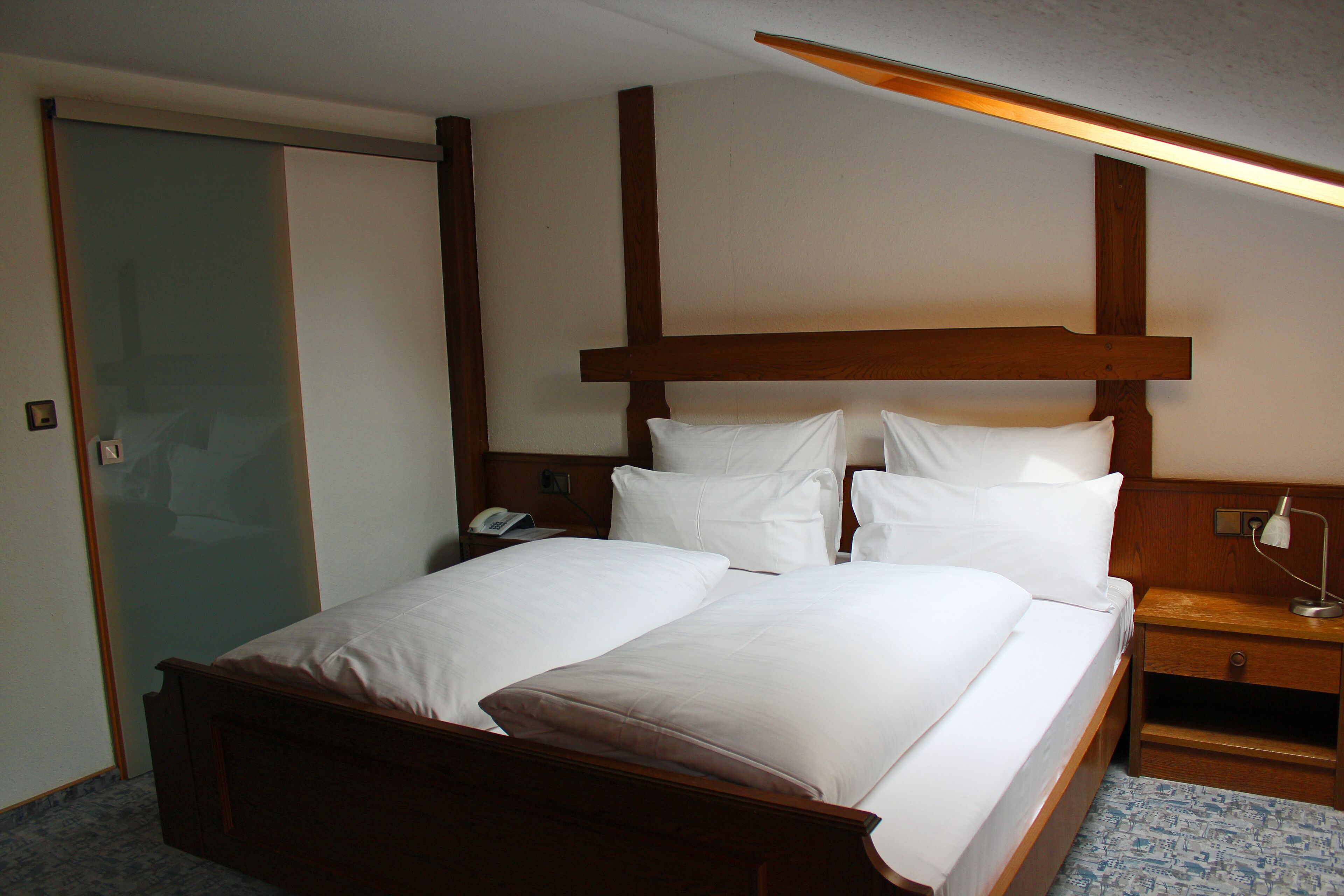 standard double room | hypo-allergenic bedding, desk, blackout curtains, soundproofing