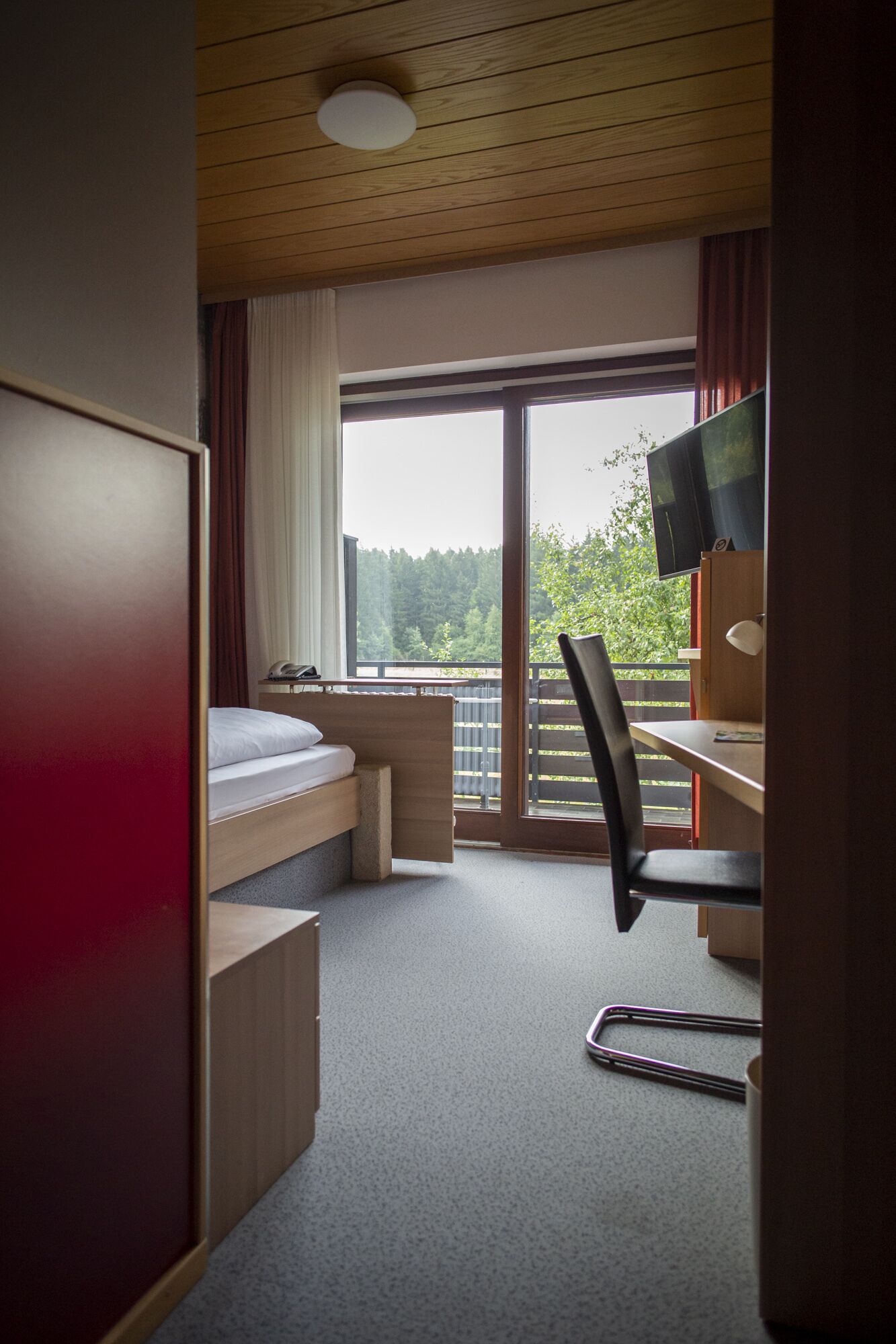 comfort single room, balcony | hypo-allergenic bedding, desk, blackout curtains, soundproofing