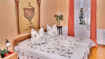 Double Room, 1 Queen Bed | Desk, free WiFi