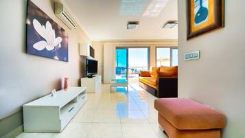 Appartement, 2 chambres, balcon | Coin séjour