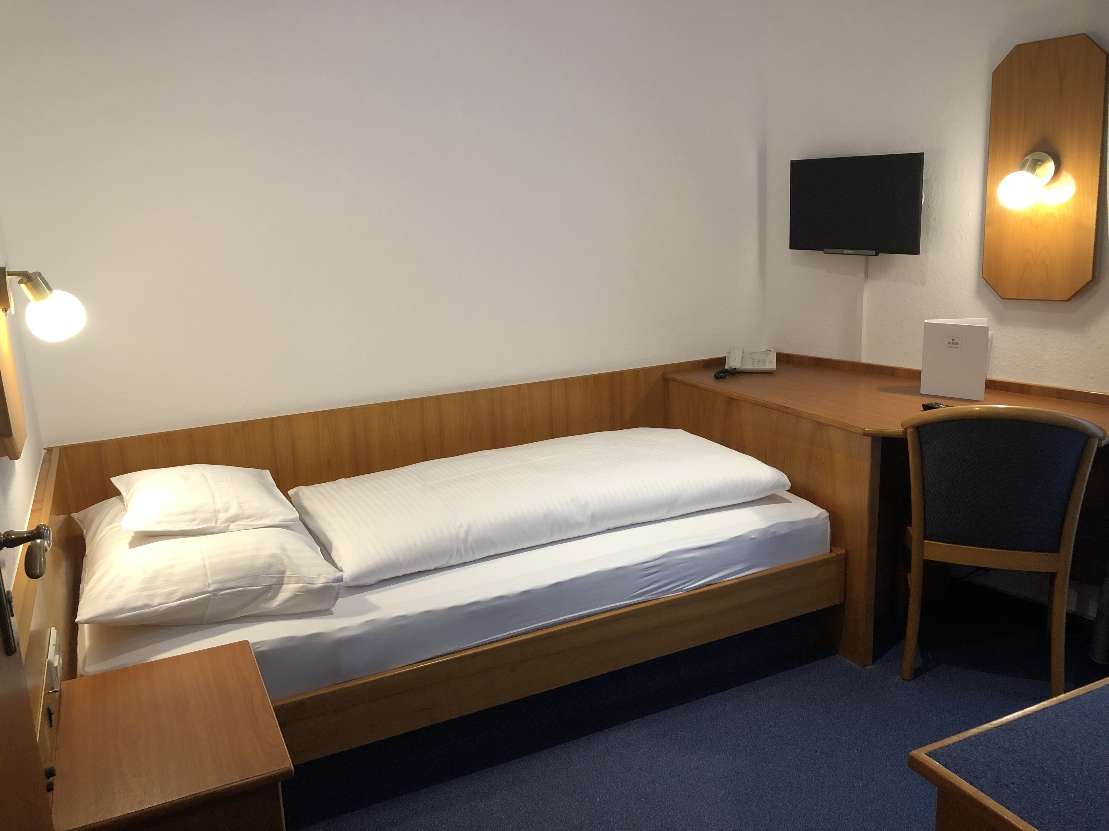 標準單人房, 1 間臥室 | 書桌、遮光布/窗簾、免費無線上網、床單