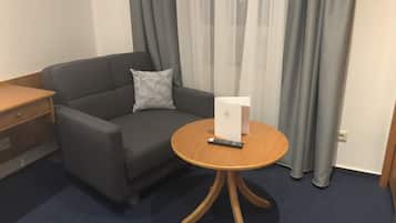 Family Double Room | Desk, blackout drapes, cribs/infant beds, rollaway beds