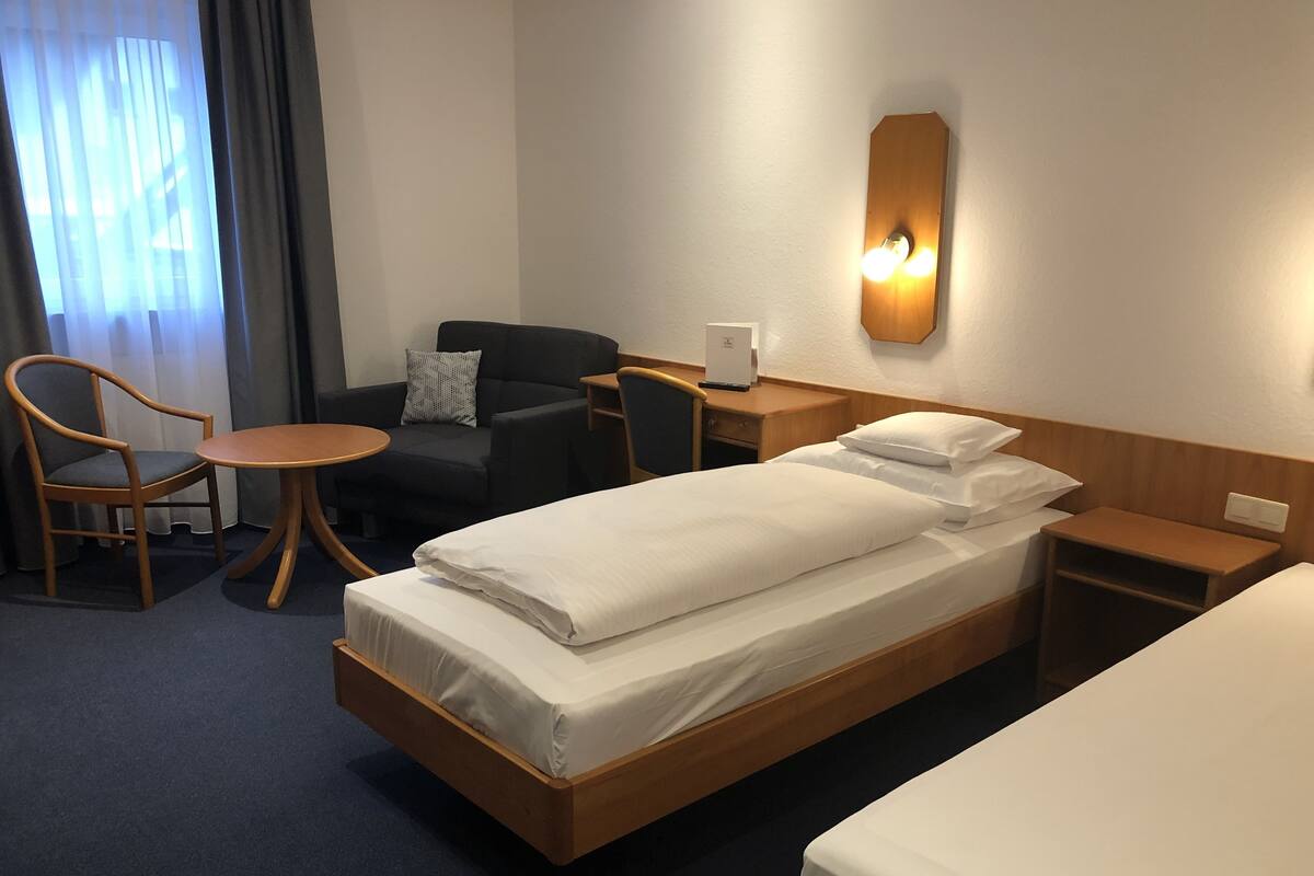 Bureau, rideaux occultants, Wi-Fi gratuit, draps fournis