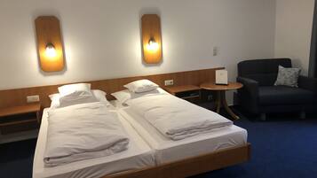 Familien-Doppelzimmer | Schreibtisch, Verdunkelungsvorhänge, kostenloses WLAN, Bettwäsche