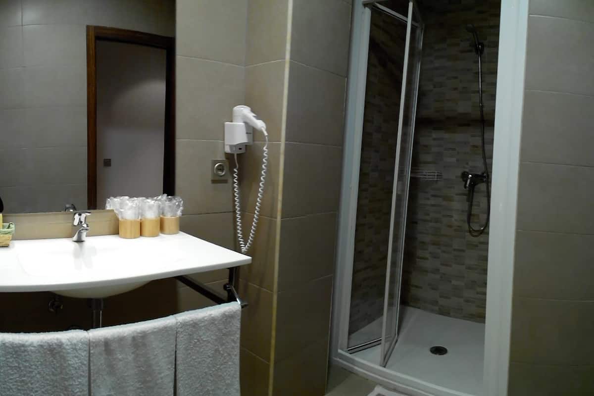 comfort triple room | bathroom | shower, free toiletries, hair dryer, slippers
