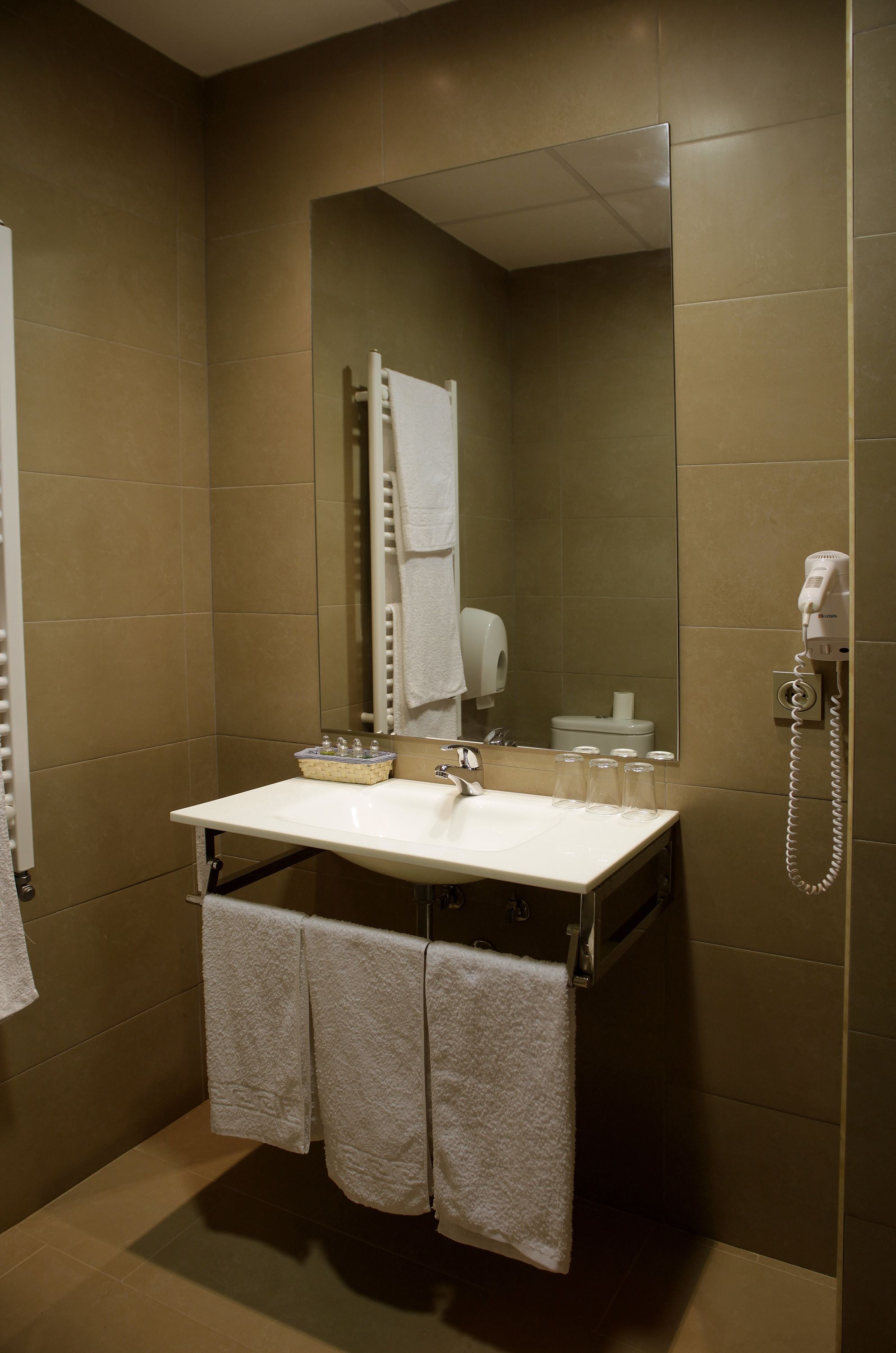 comfort triple room | bathroom | shower, free toiletries, hair dryer, slippers