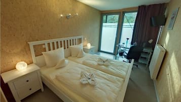 Doppelzimmer | Allergikerbettwaren, Schreibtisch, Verdunkelungsvorhänge