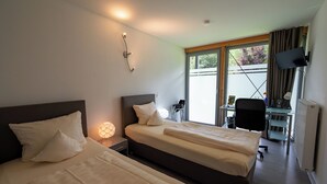 Double Room | Hypo-allergenic bedding available, desk, blackout drapes, cribs (free) - Hotel Vicinity (Hoppstaedten-Weiersbach)