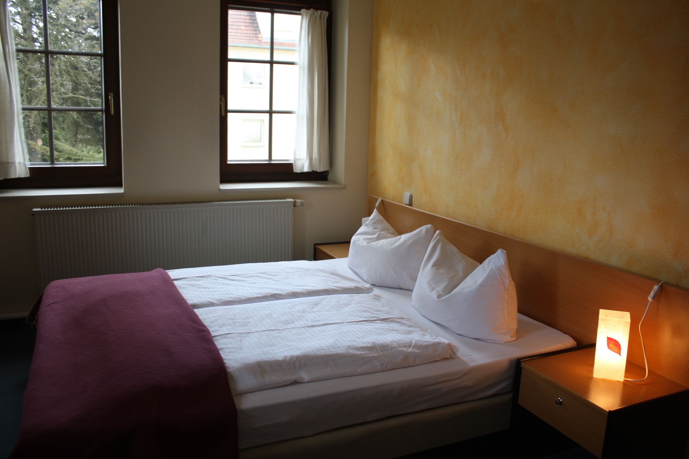 double room | living area | flat-screen tv