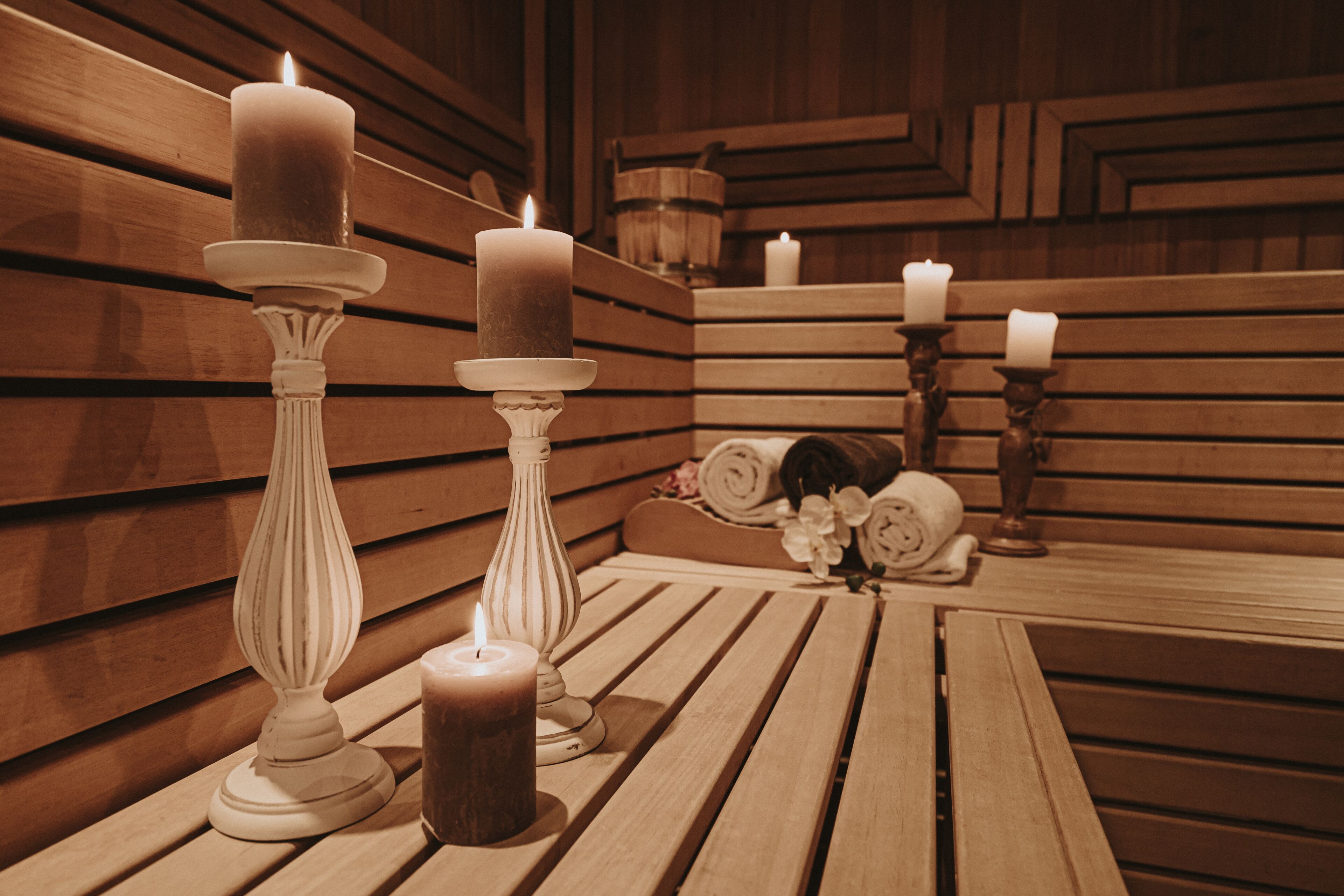 body treatments, hot stone massages, body scrubs, 2 treatment rooms