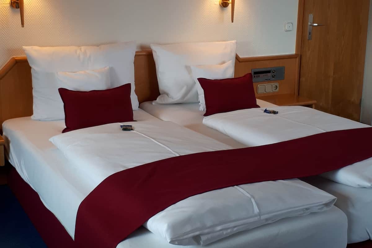 superior double room | minibar, in-room safe, desk, blackout curtains