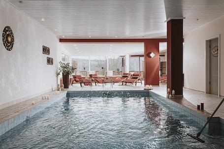 Body treatments, hot stone massages, body scrubs, 2 treatment rooms