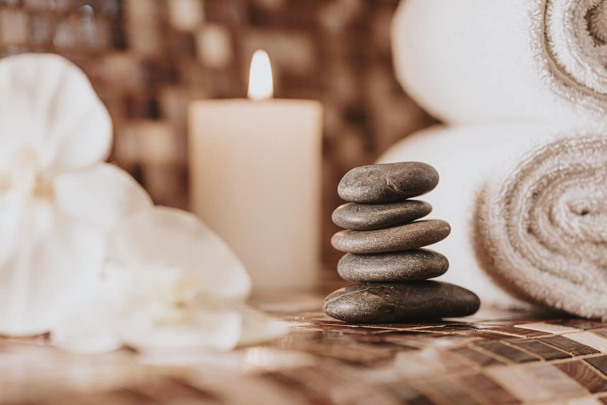 body treatments, hot stone massages, body scrubs, 2 treatment rooms