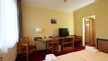 Standard Double Room | Desk, free WiFi
