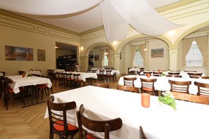 Petit déjeuner buffet compris