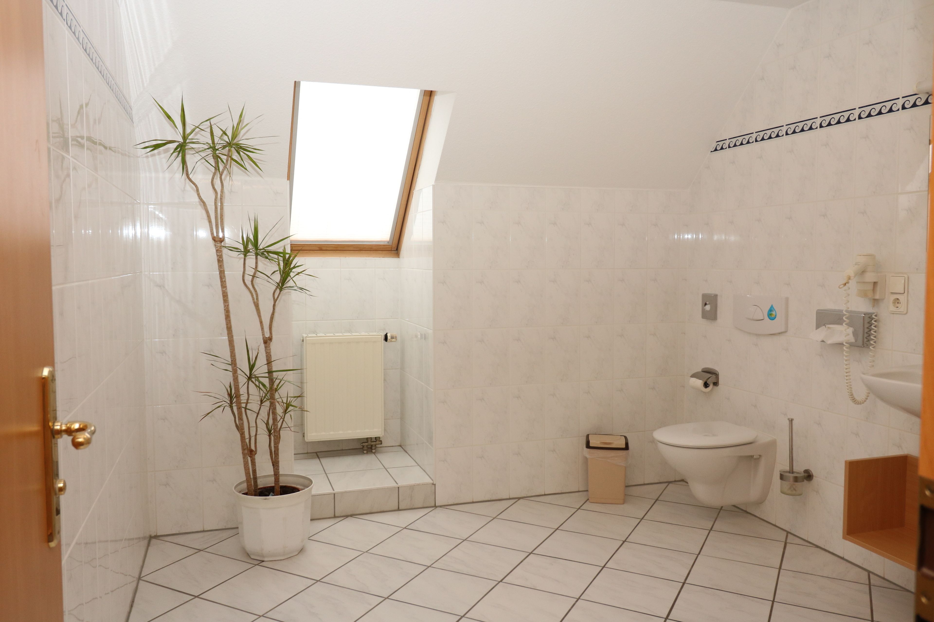 Suite | Bathroom amenities | Shower, free toiletries, hair dryer, towels